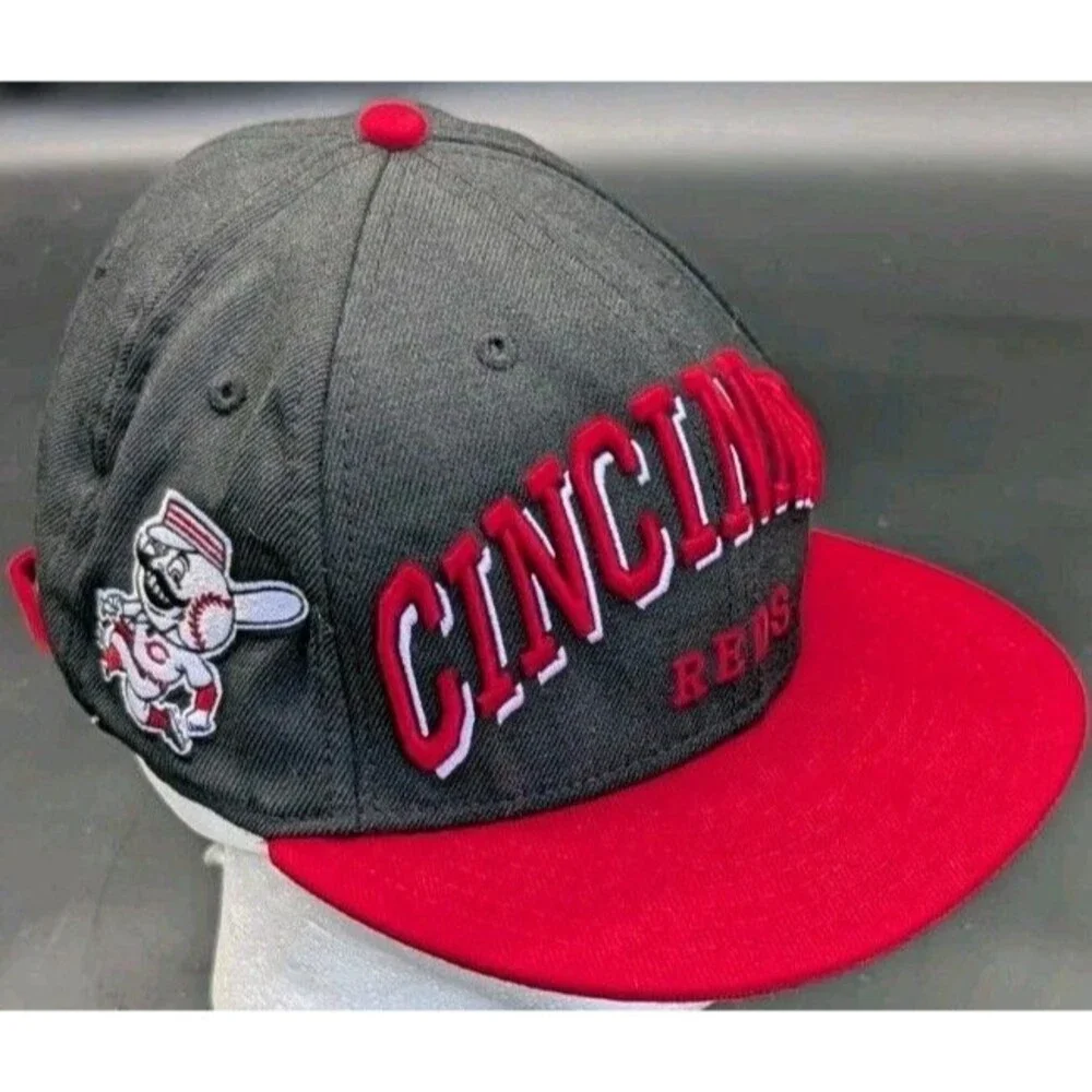 New Era 9Fifty Adjustsble Hat Cincinnati Reds Logo Spell Out MLB One Size